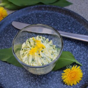 Bärlauchbutter mit Löwenzahnblüten glutenfrei