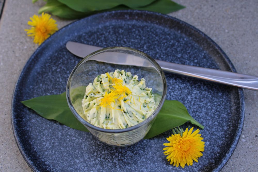 Bärlauchbutter mit Löwenzahnblüten glutenfrei