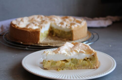 Rhabarberkuchen mit Vanillepudding und Baiser glutenfrei