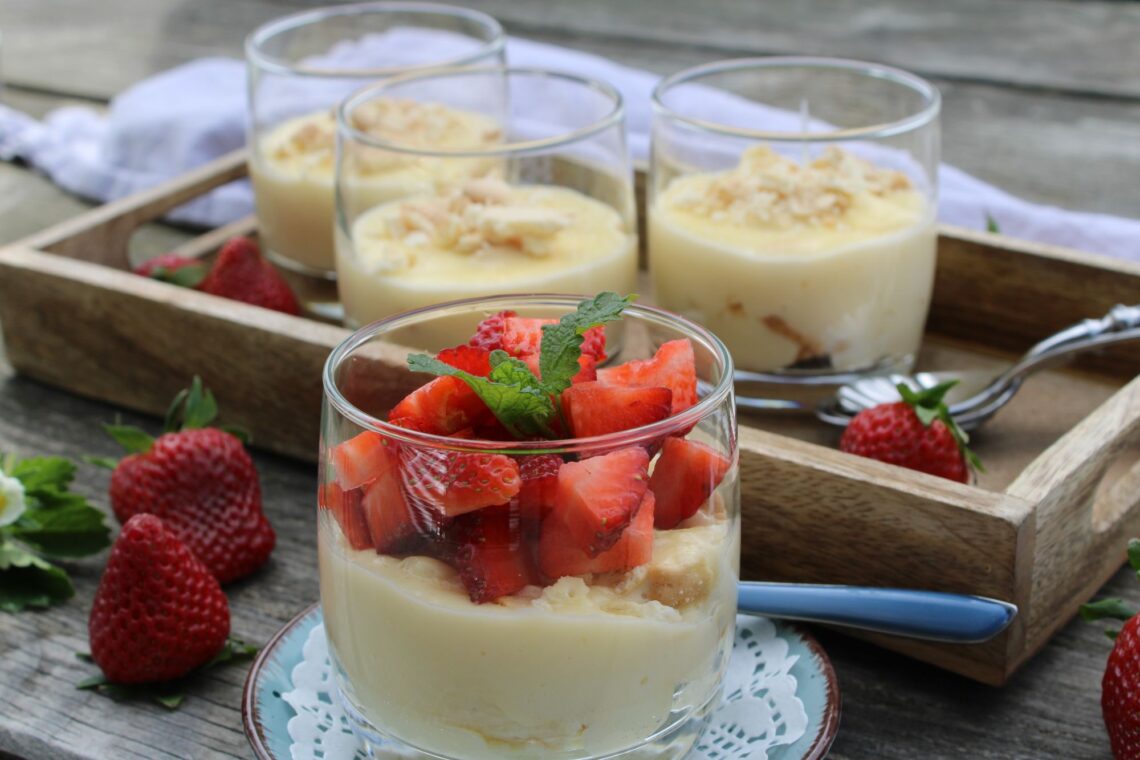 No-Bake Erdbeerkuchen im Glas glutenfrei