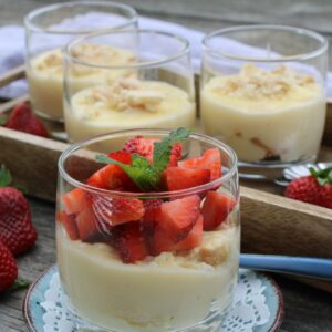No-Bake Erdbeerkuchen im Glas glutenfrei
